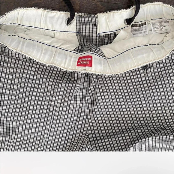 Levi’s chinos easy pant. Plaid size Large - Picture 5 of 5